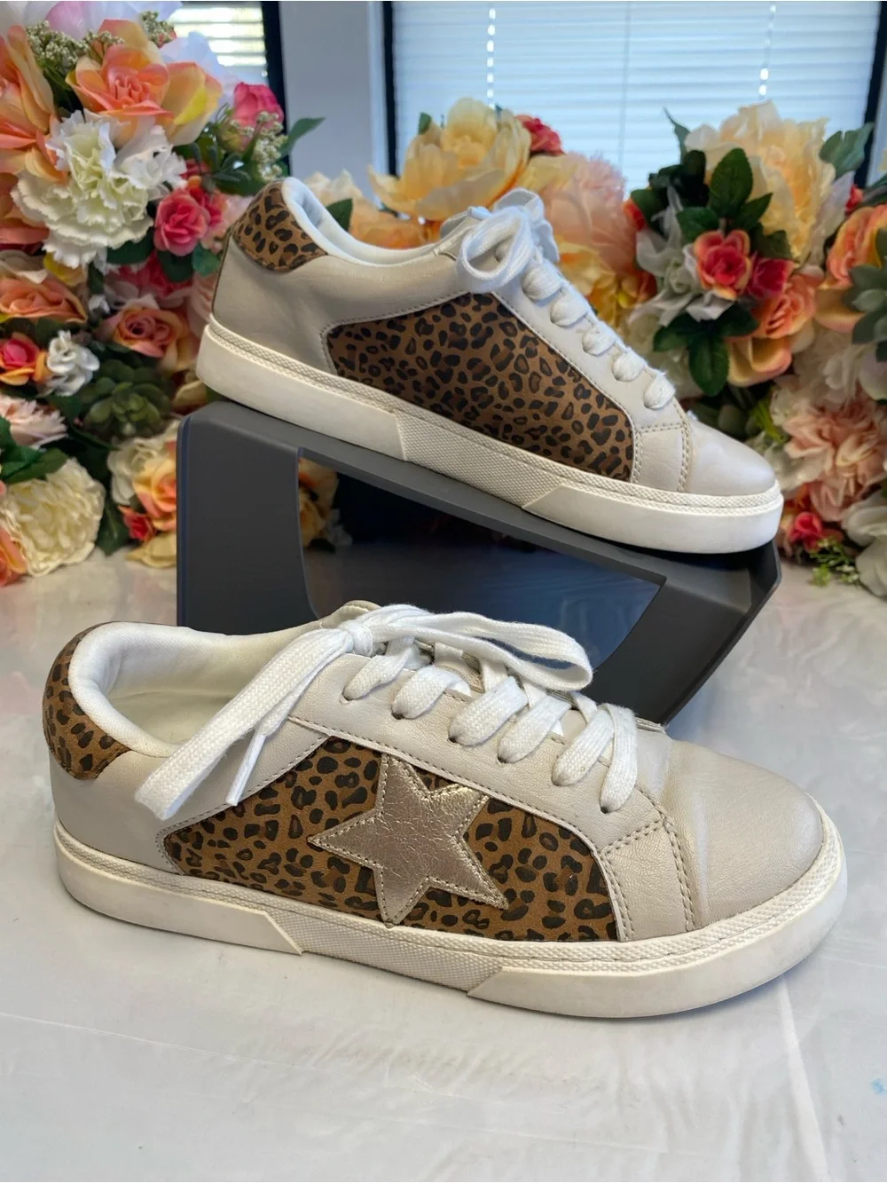 art class™ Leopard Star Court Sneakers White Girls Size 5